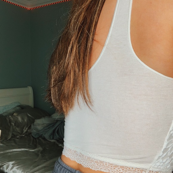 white cropped tank top - Picture 2 of 3
